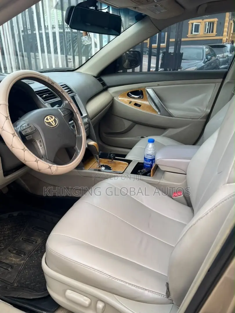 Toyota Camry XLE V6 4dr Sedan (3.5L 6cyl 6AM) 2008 Gold