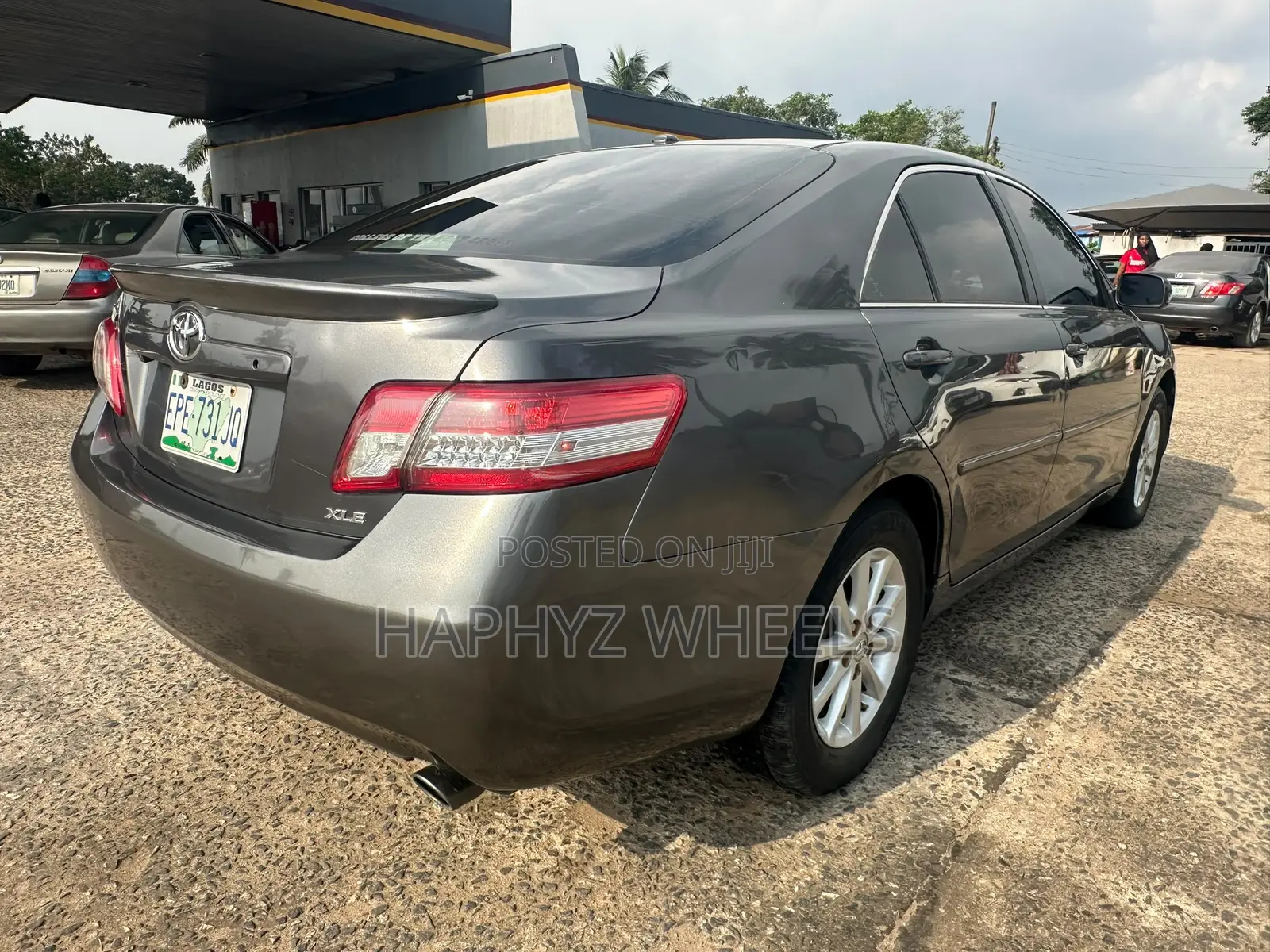 Toyota Camry XLE 4dr Sedan (2.5L 4cyl 6A) 2011 Gray