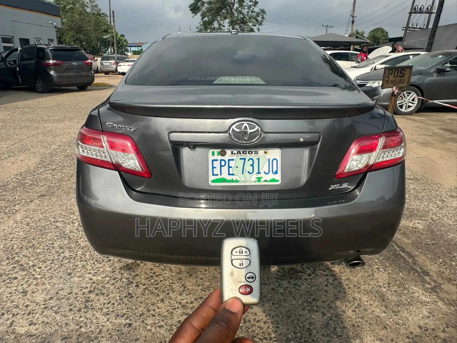 Toyota Camry XLE 4dr Sedan (2.5L 4cyl 6A) 2011 Gray