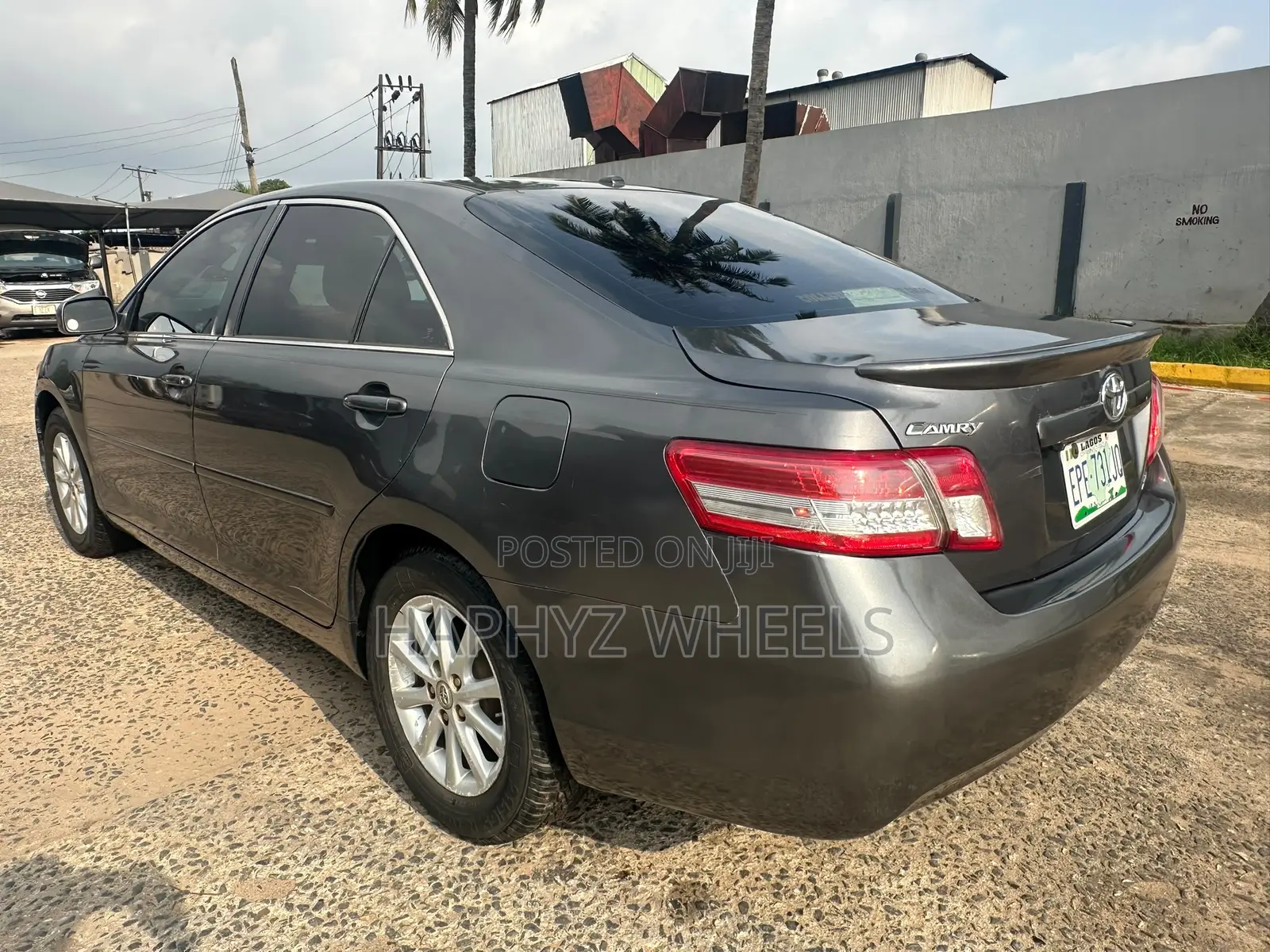 Toyota Camry XLE 4dr Sedan (2.5L 4cyl 6A) 2011 Gray