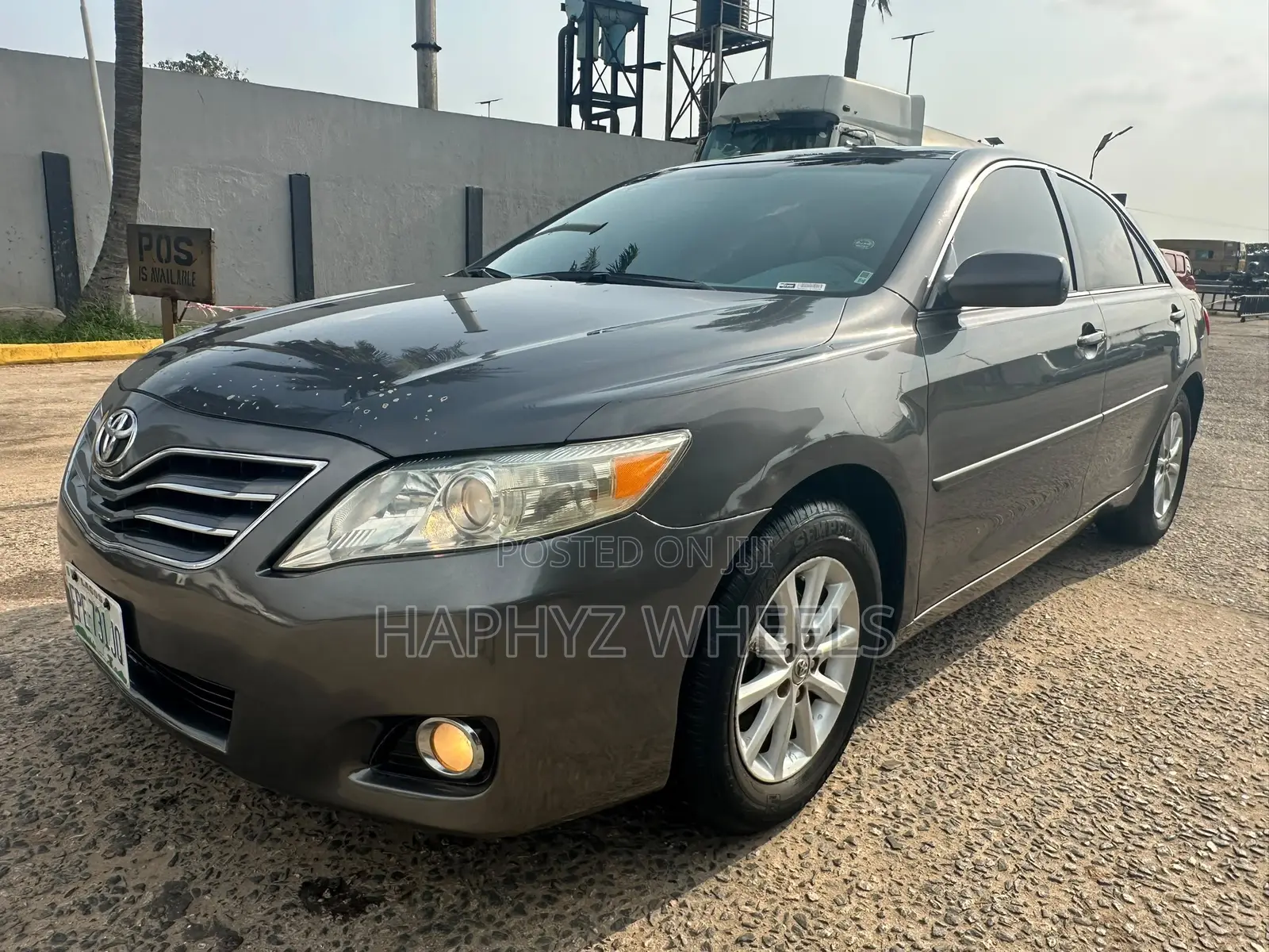 Toyota Camry XLE 4dr Sedan (2.5L 4cyl 6A) 2011 Gray