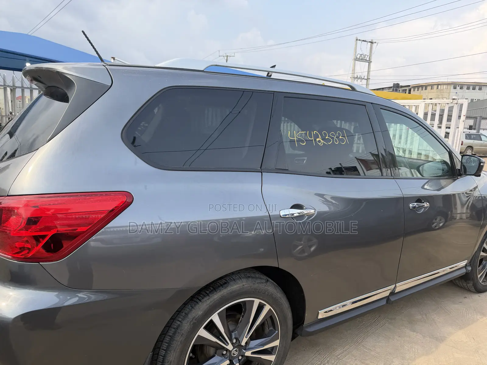 Nissan Pathfinder 2017 Gray