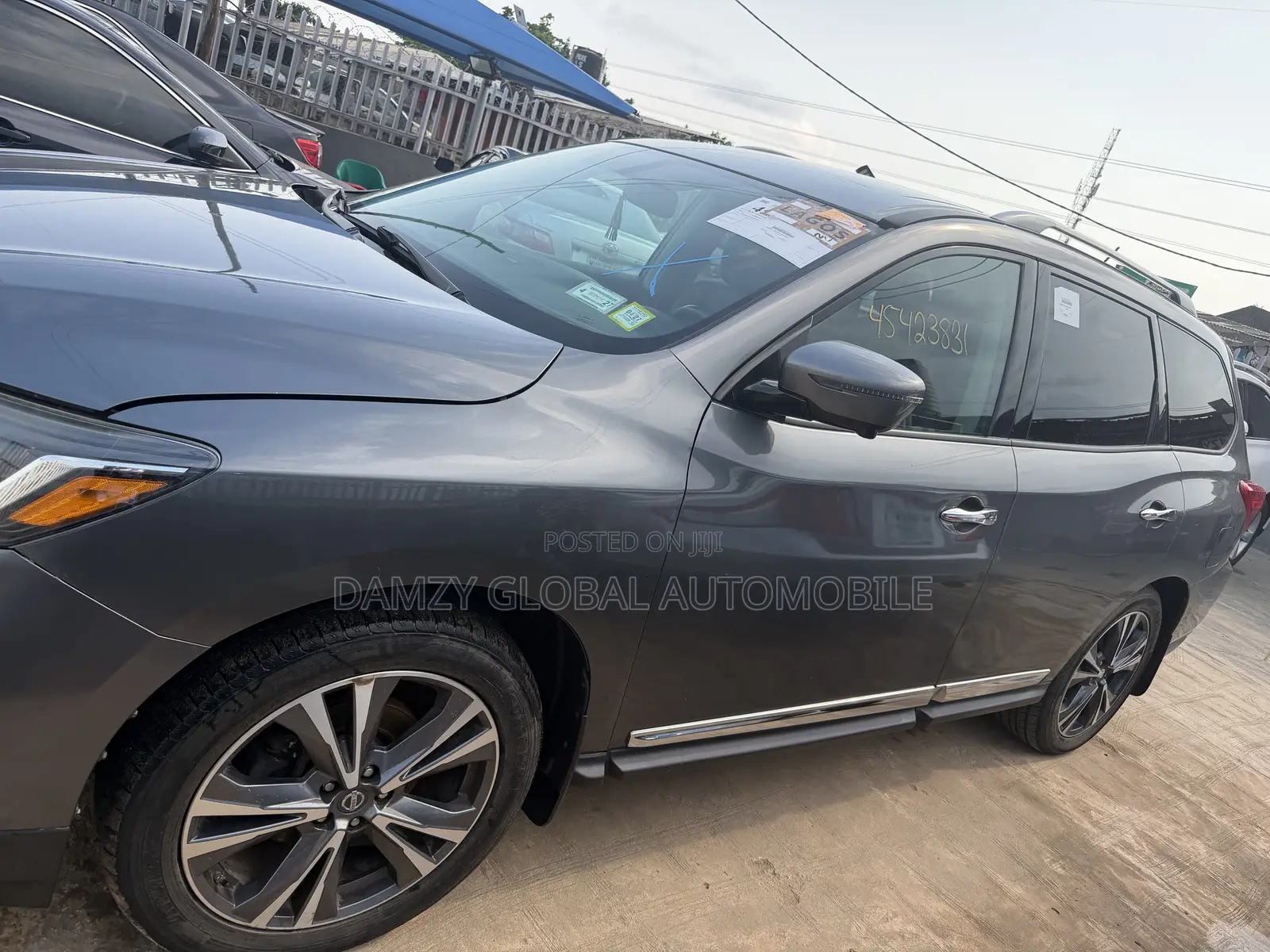 Nissan Pathfinder 2017 Gray