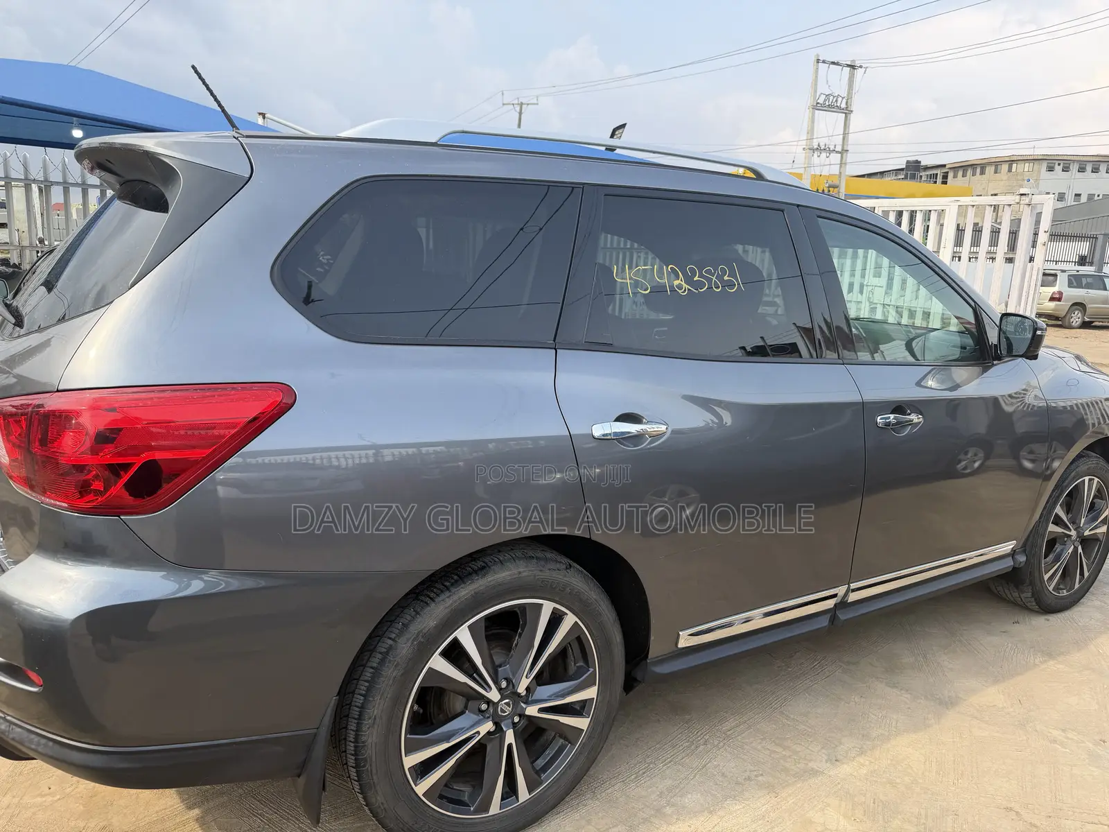 Nissan Pathfinder 2017 Gray