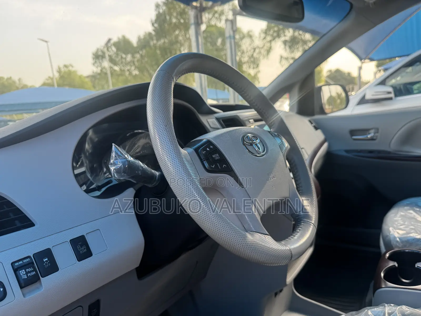 Toyota Sienna XLE 7-Passenger 4dr Minivan AWD (3.5L 6cyl 6A) 2015 Gray