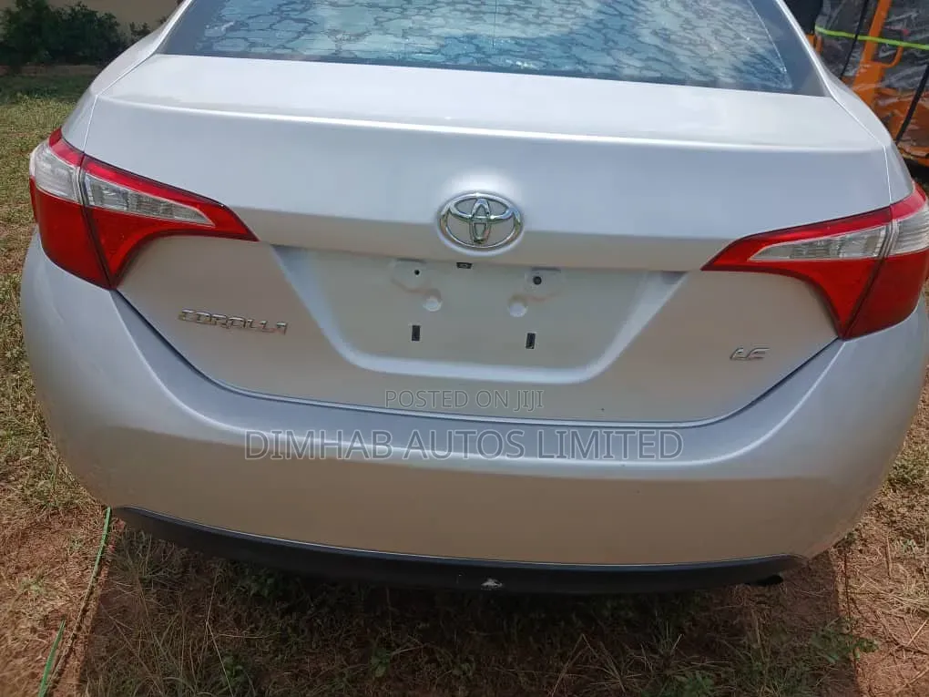 Toyota Corolla LE 4dr Sedan (1.8L 4cyl CVT) 2015 Silver
