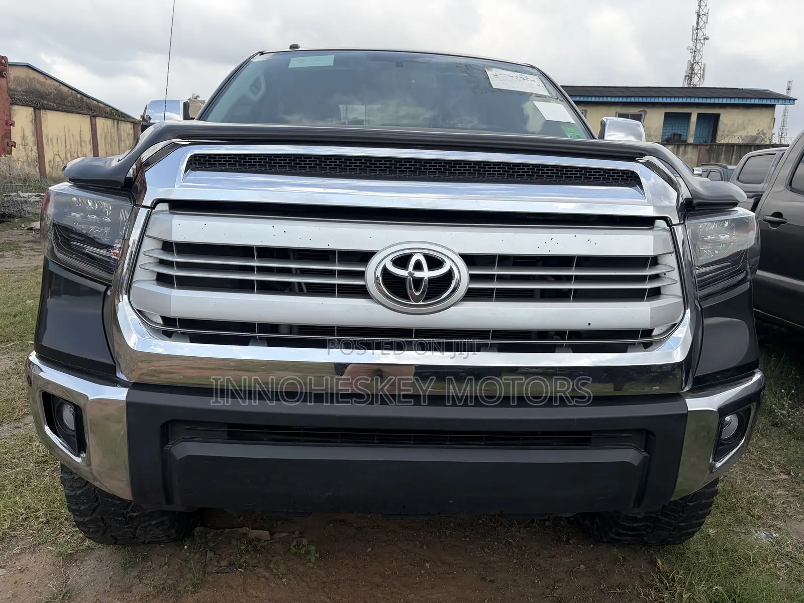Toyota Tundra 1794 5.7L V8 w/FFV 4x4 CrewMax 5.6 ft. box 145.7 in. WB