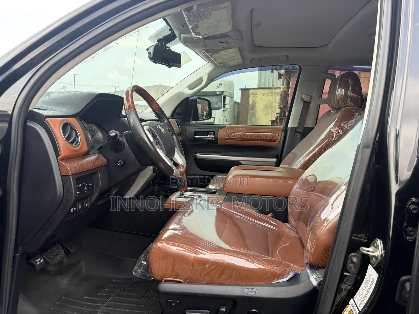 Toyota Tundra 1794 5.7L V8 w/FFV 4x4 CrewMax 5.6 ft. box 145.7 in. WB