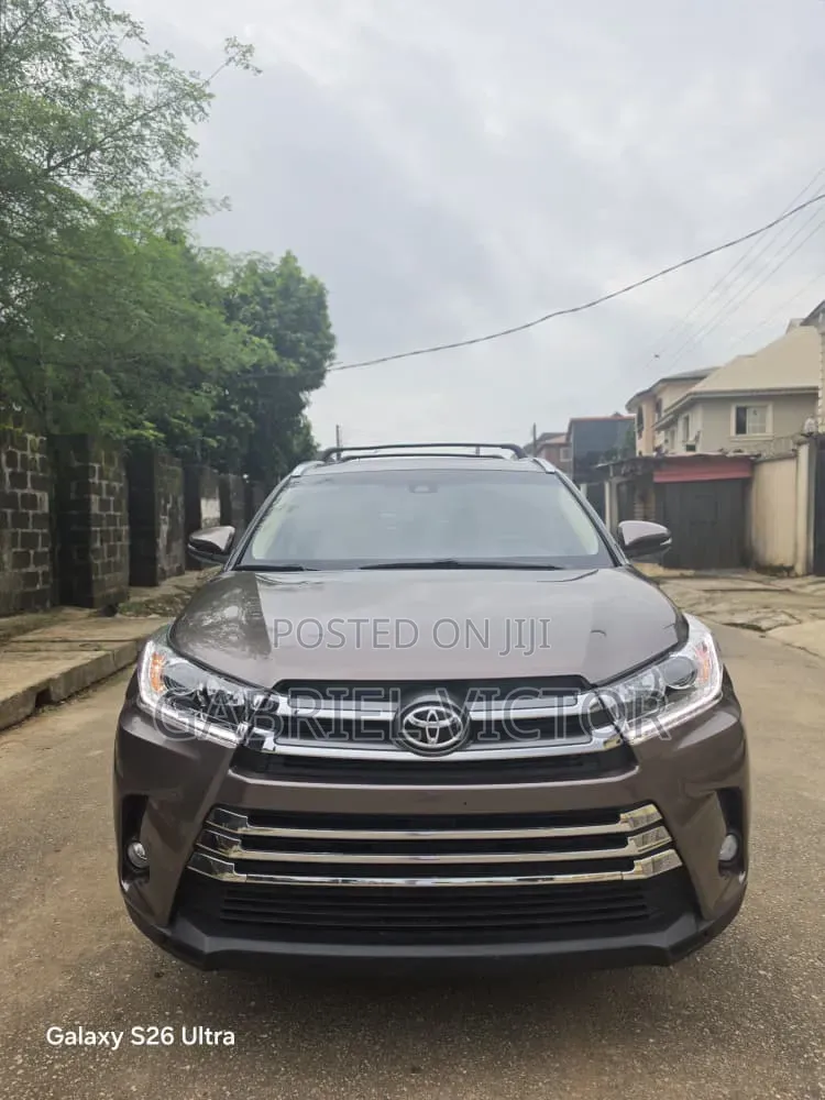 Toyota Highlander XLE 4x2 V6 (3.5L 6cyl 8A) 2018 Brown