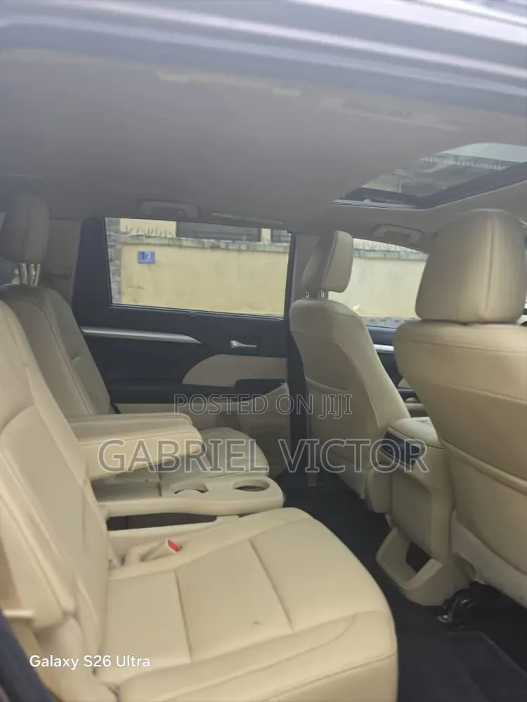 Toyota Highlander XLE 4x2 V6 (3.5L 6cyl 8A) 2018 Brown