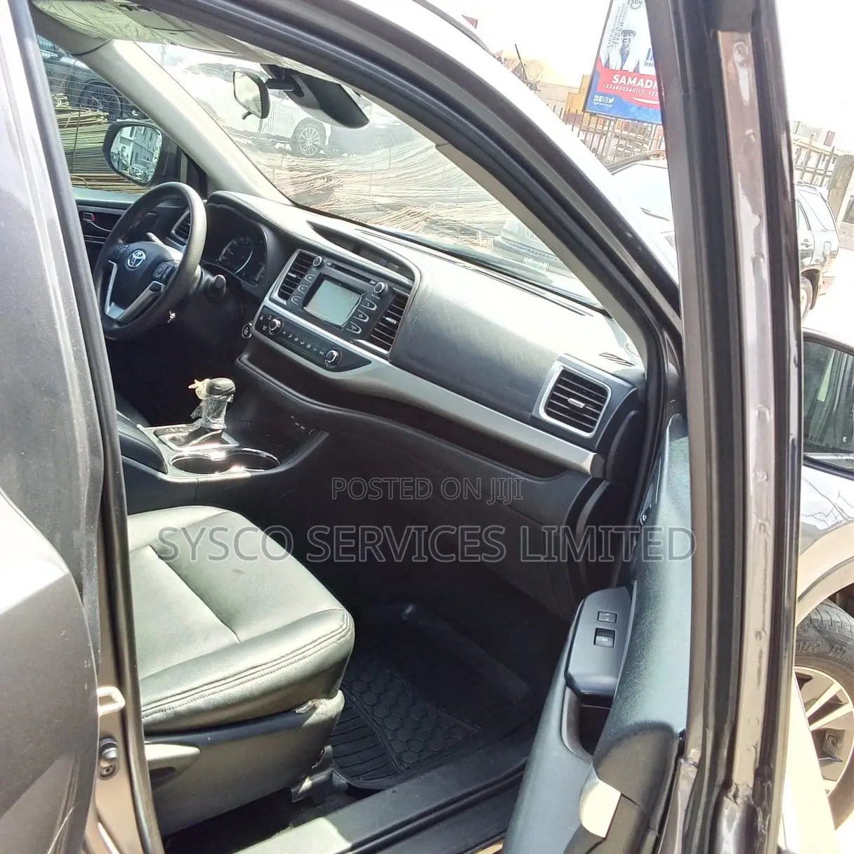 Toyota Highlander LE 4x4 V6 (3.5L 6cyl 8A) 2018 Gray