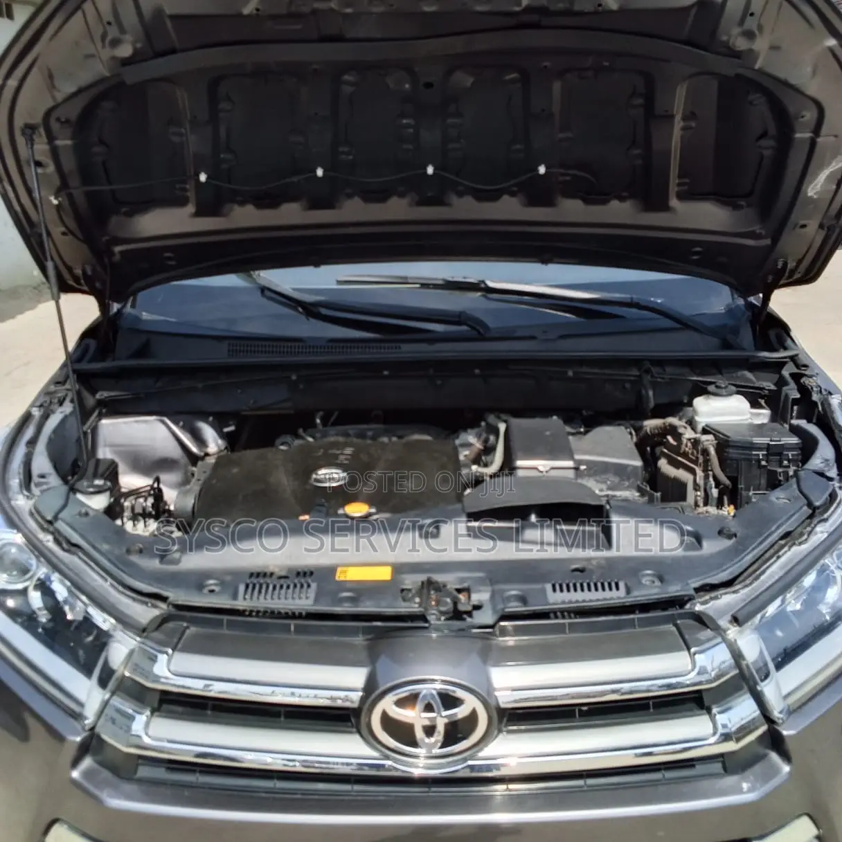 Toyota Highlander LE 4x4 V6 (3.5L 6cyl 8A) 2018 Gray
