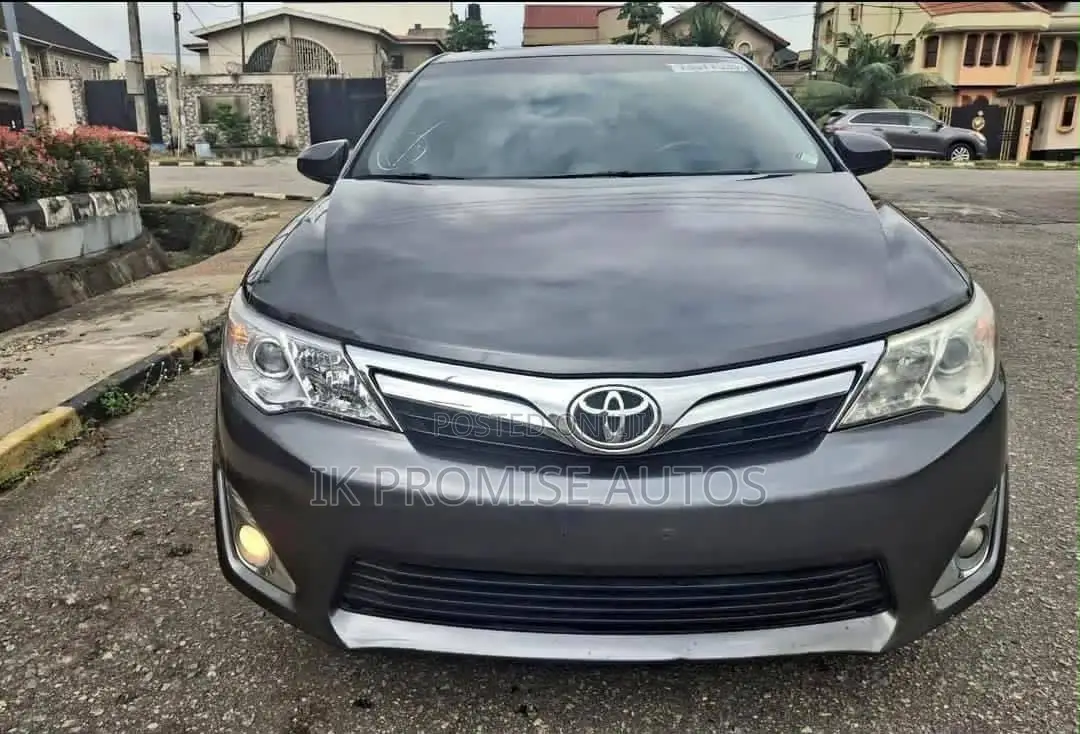 Toyota Camry XLE 4dr Sedan (2.5L 4cyl 6A) 2013 Gray