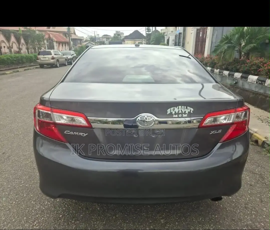 Toyota Camry XLE 4dr Sedan (2.5L 4cyl 6A) 2013 Gray