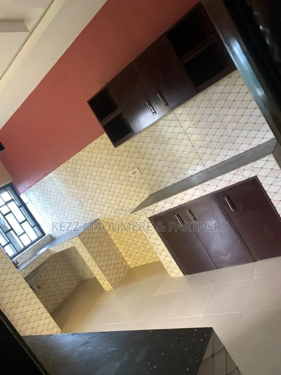 4bdrm Duplex in Gra Barracks Road for rent