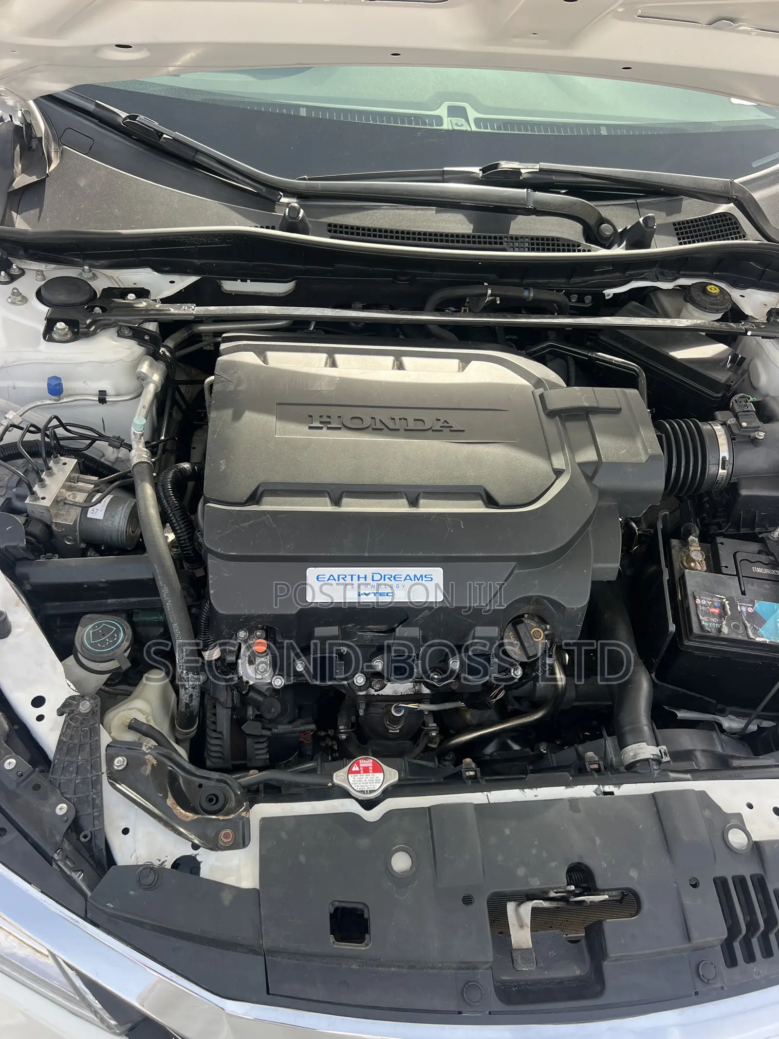Honda Accord Touring 4dr Sedan FWD (3.5L 6cyl 6A) 2016 White