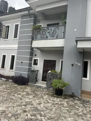 2bdrm Block of Flats in GRA Phase 3 / Port-Harcourt for rent