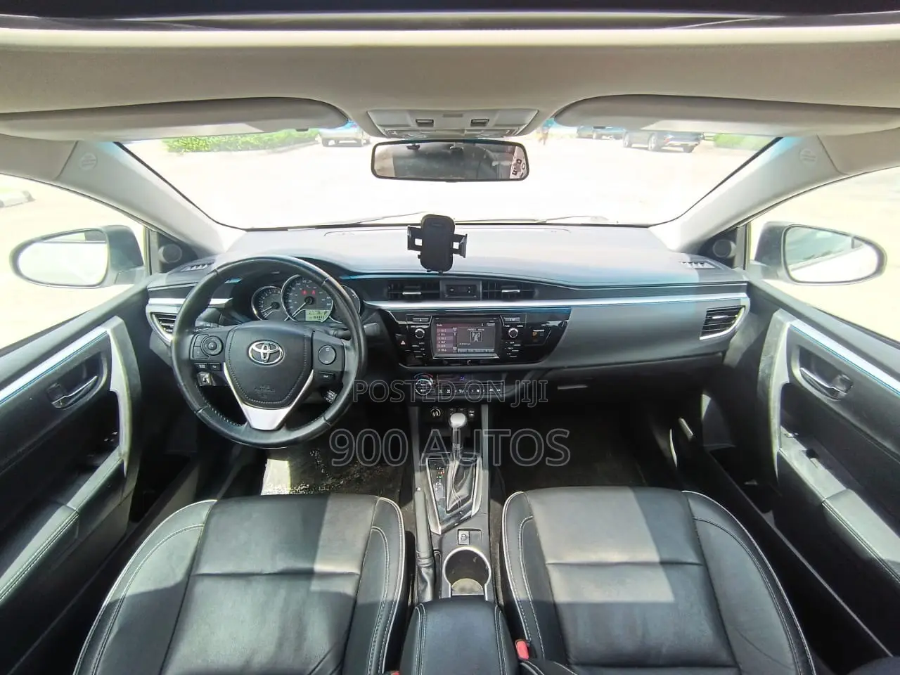 Toyota Corolla LE 4dr Sedan (1.8L 4cyl CVT) 2015 White