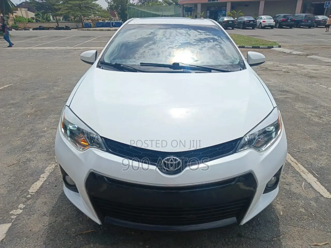 Toyota Corolla LE 4dr Sedan (1.8L 4cyl CVT) 2015 White