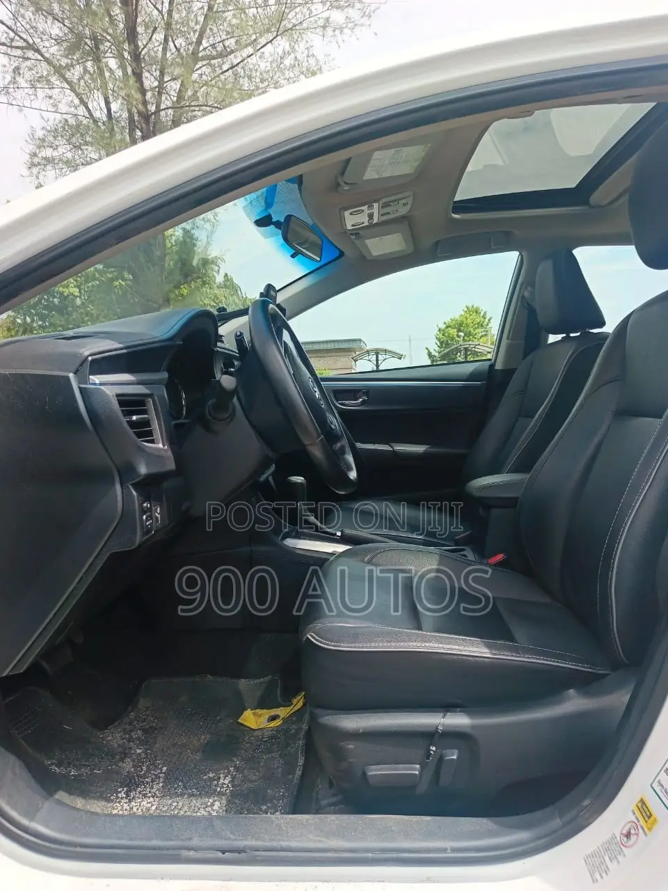 Toyota Corolla LE 4dr Sedan (1.8L 4cyl CVT) 2015 White