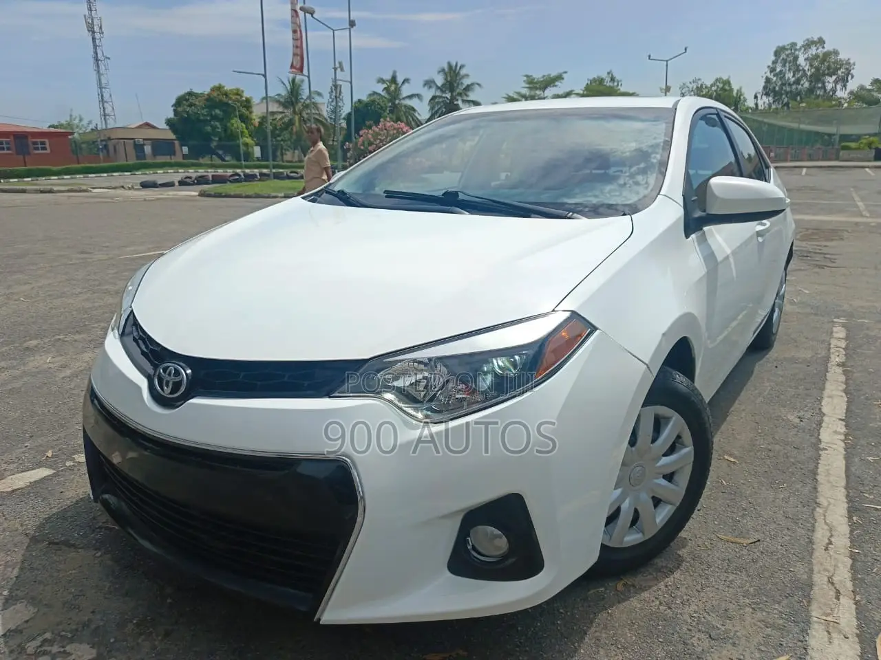 Toyota Corolla LE 4dr Sedan (1.8L 4cyl CVT) 2015 White