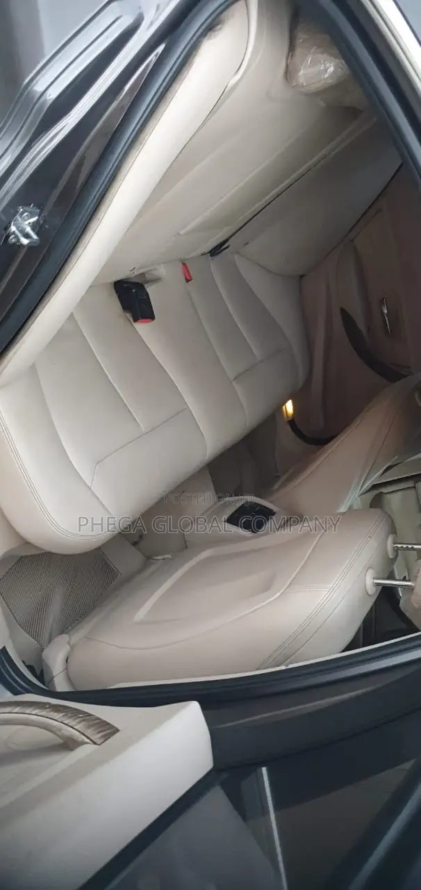 BMW 320i Sedan RWD 2013 Gray