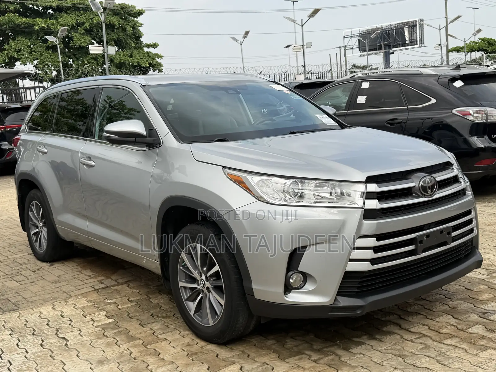 Toyota Highlander XLE 4x4 V6 (3.5L 6cyl 8A) 2018 Silver