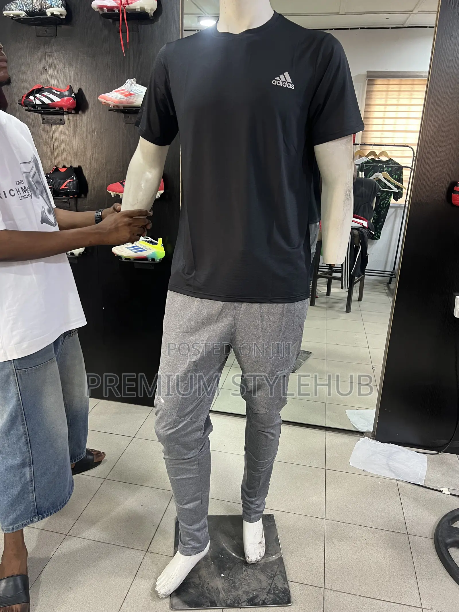 Quality Adidas Gym Shirt & Joggers