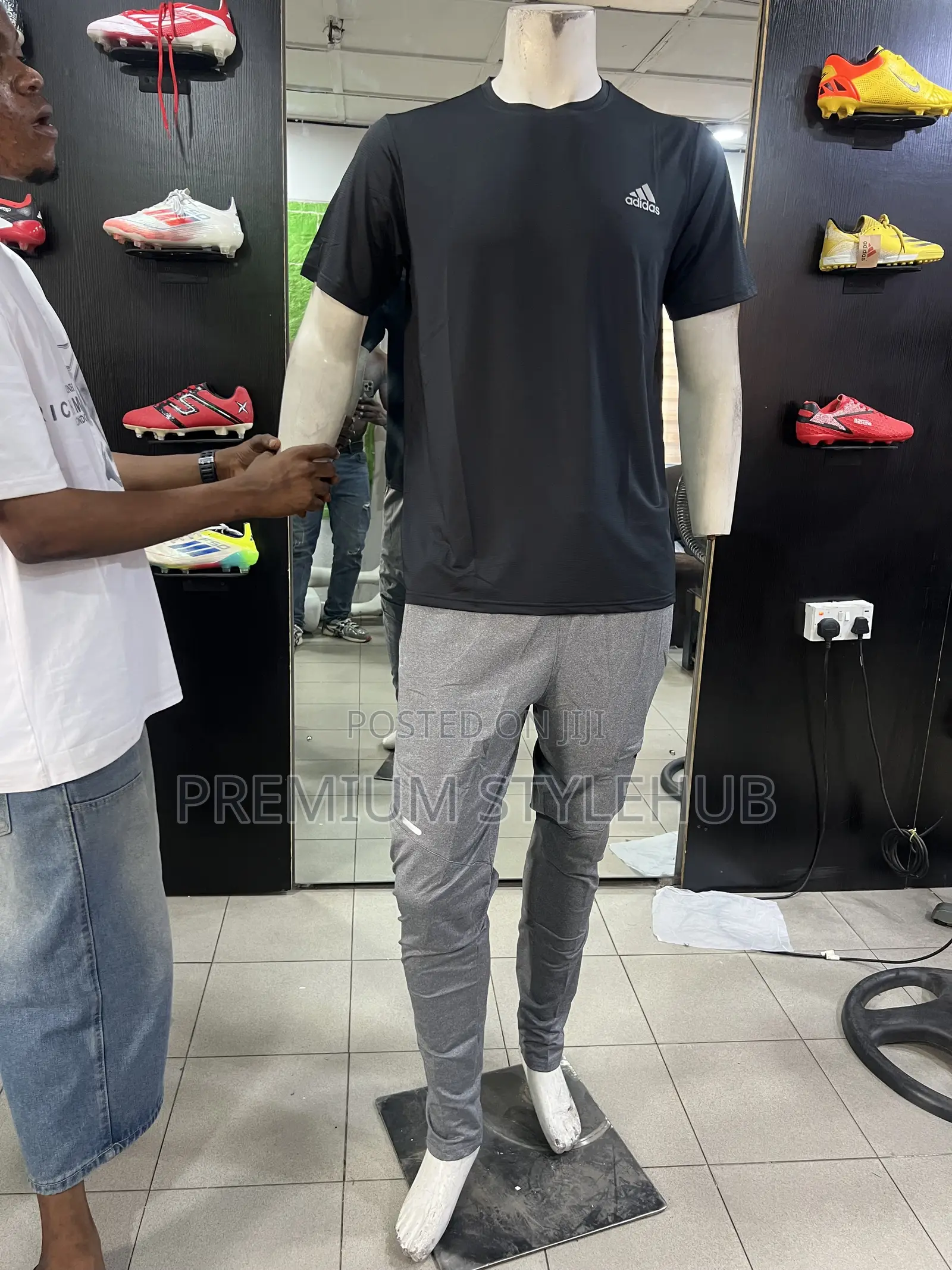 Quality Adidas Gym Shirt & Joggers