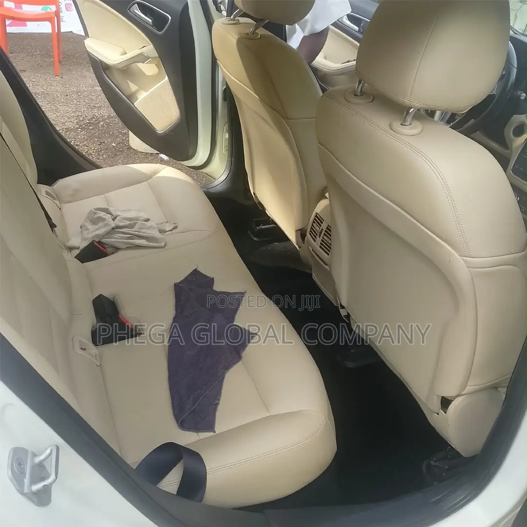 Mercedes-Benz GLA 250 2015 White