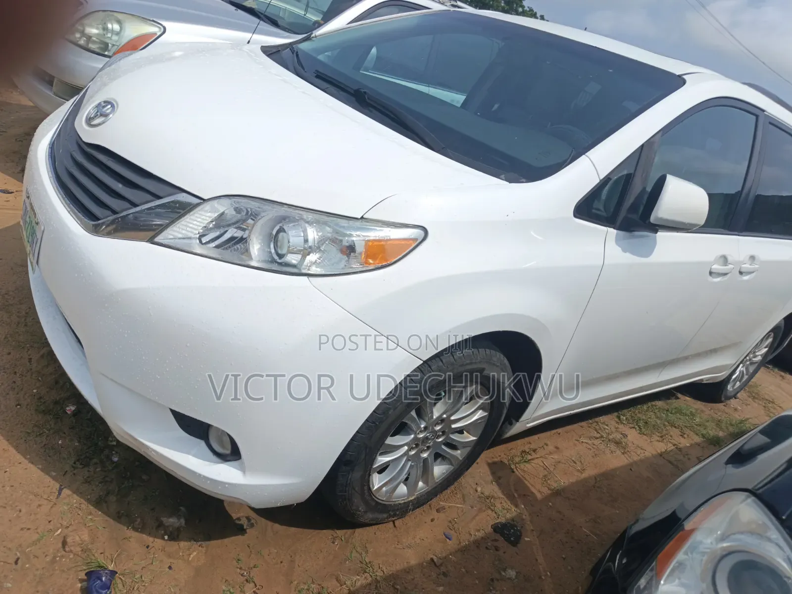 Toyota Sienna XLE FWD 8-Passenger 2013 White
