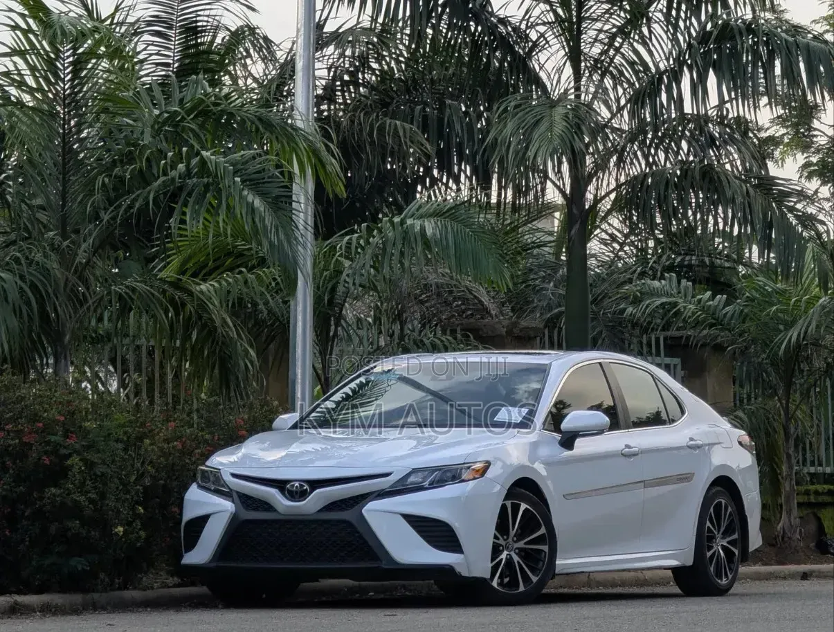 Toyota Camry 2018 White
