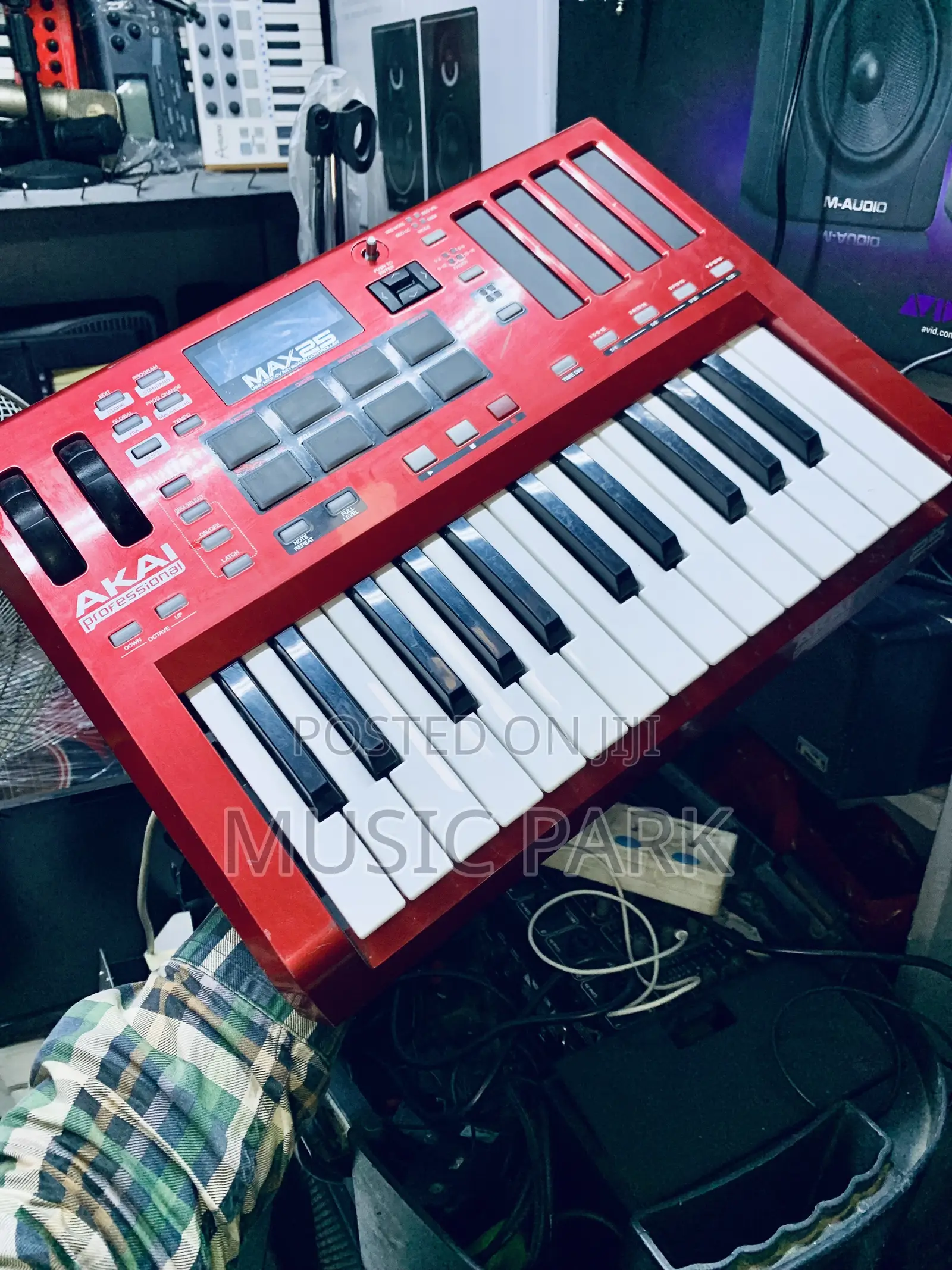  Uk Used Akai Professional Max25 Midi Controller – Studio Gear