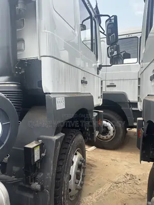 New Shacman Truck Tractor Head