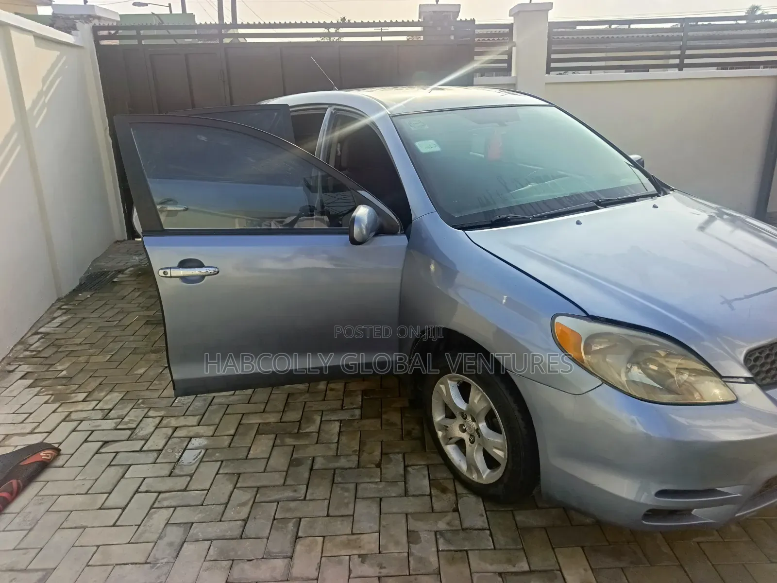 Toyota Matrix XR Hatchback FWD (1.8L 4cyl 4A) 2004 Blue