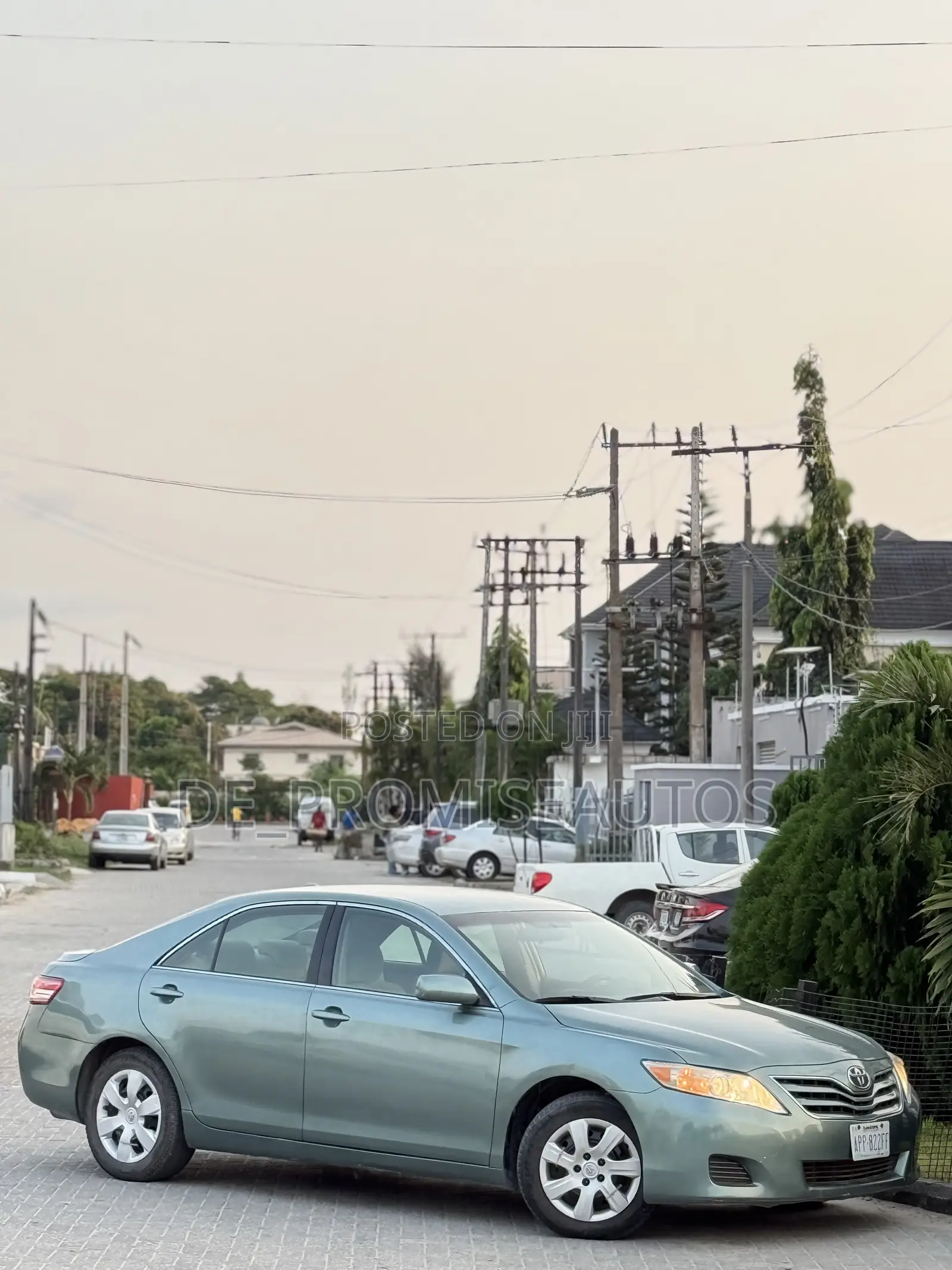 Toyota Camry LE 4dr Sedan (2.5L 4cyl 6AM) 2010