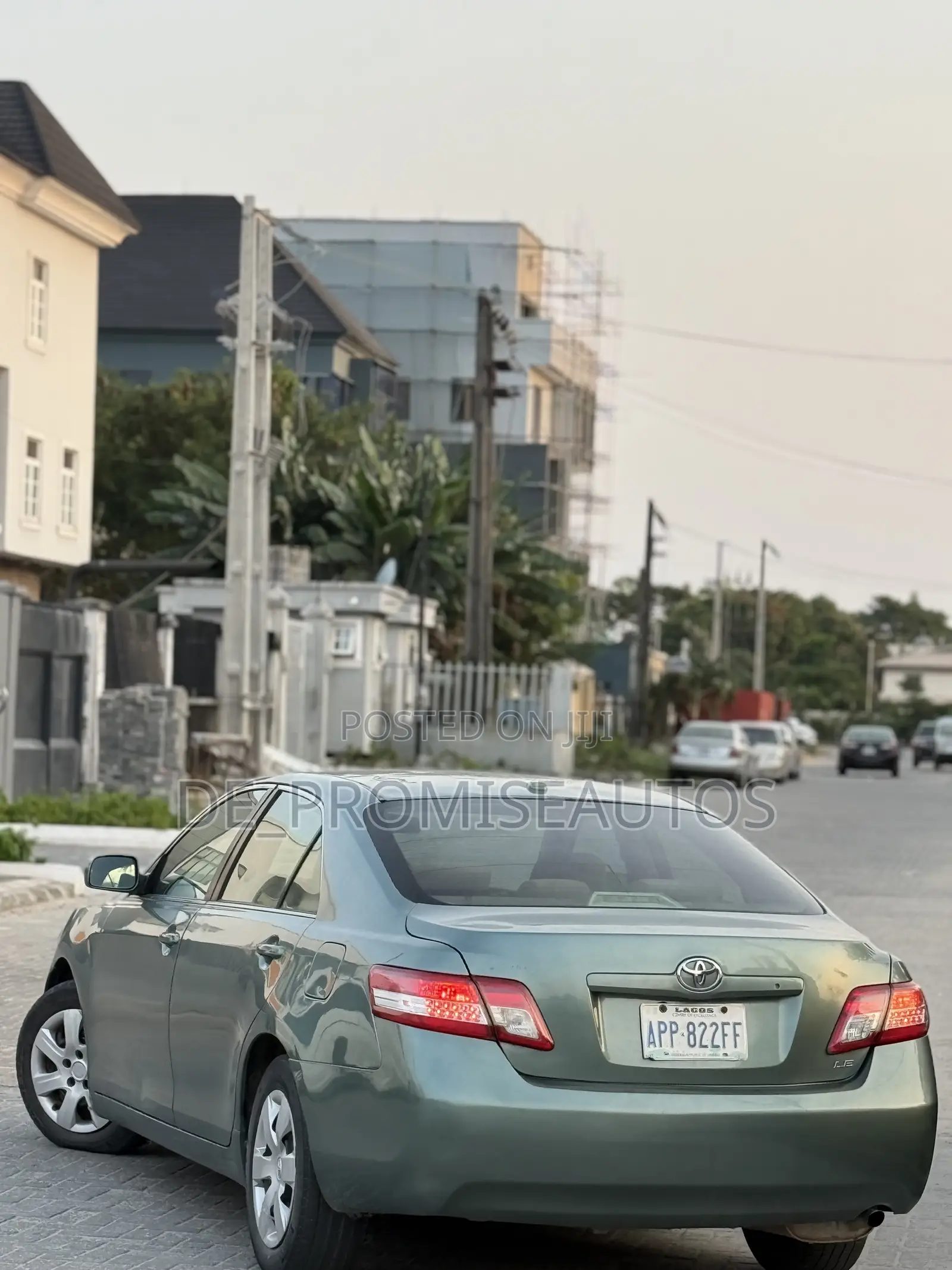 Toyota Camry LE 4dr Sedan (2.5L 4cyl 6AM) 2010