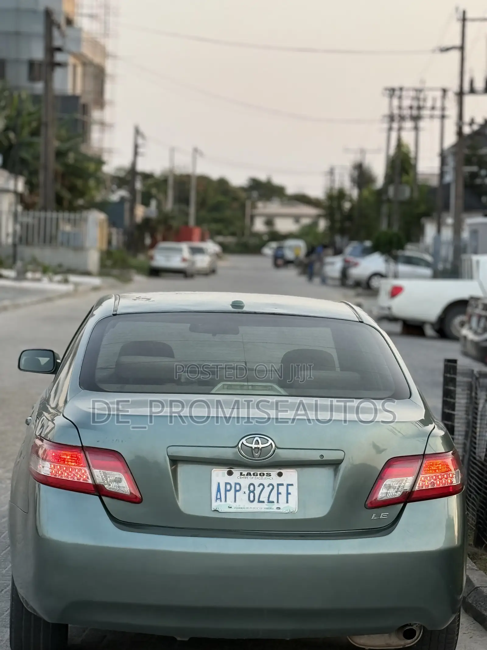 Toyota Camry LE 4dr Sedan (2.5L 4cyl 6AM) 2010