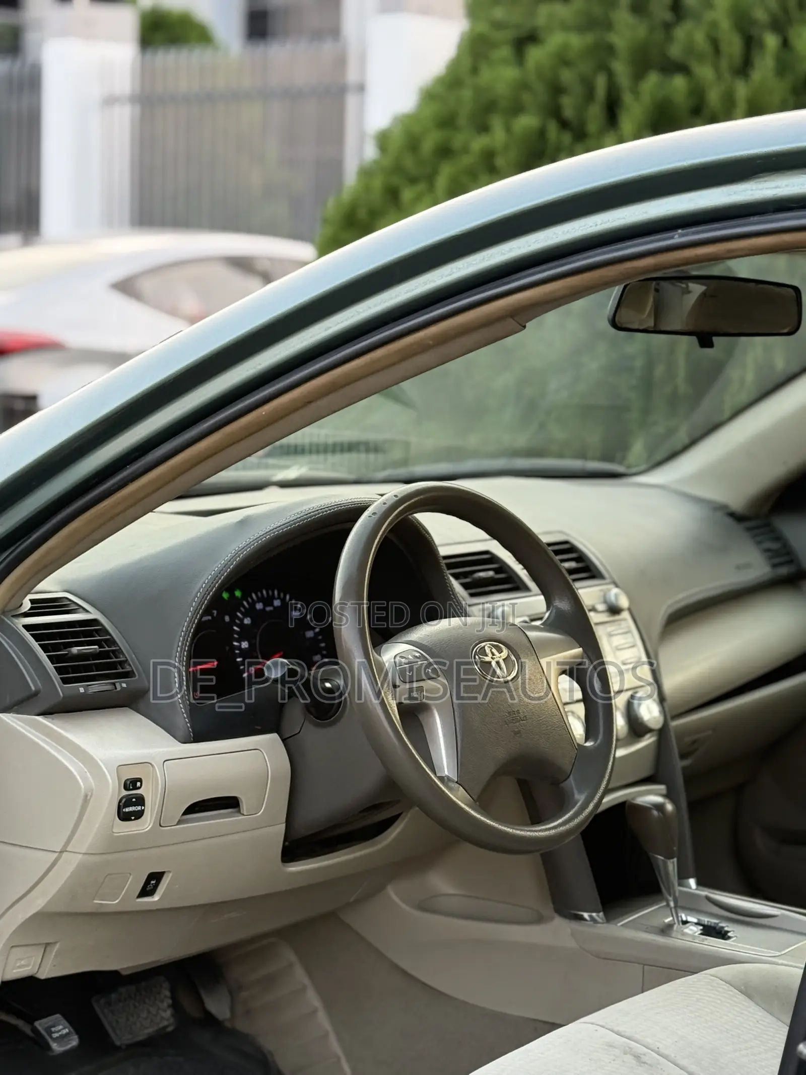 Toyota Camry LE 4dr Sedan (2.5L 4cyl 6AM) 2010