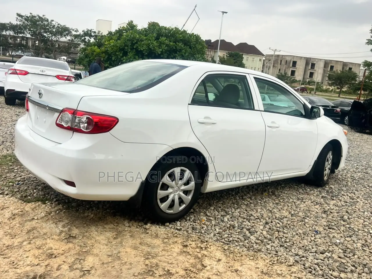 Toyota Corolla LE 4dr Sedan (1.8L 4cyl 4A) 2013 White