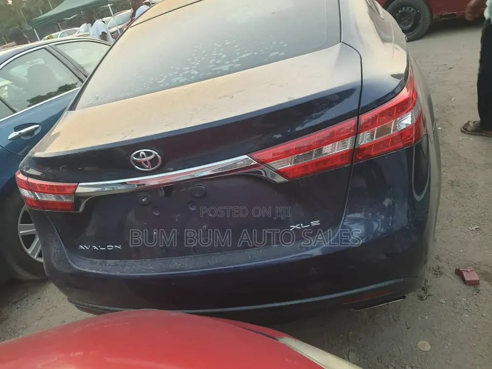Toyota Avalon XLE Sedar FWD (3.5L 6cyl 6A) 2013 Blue