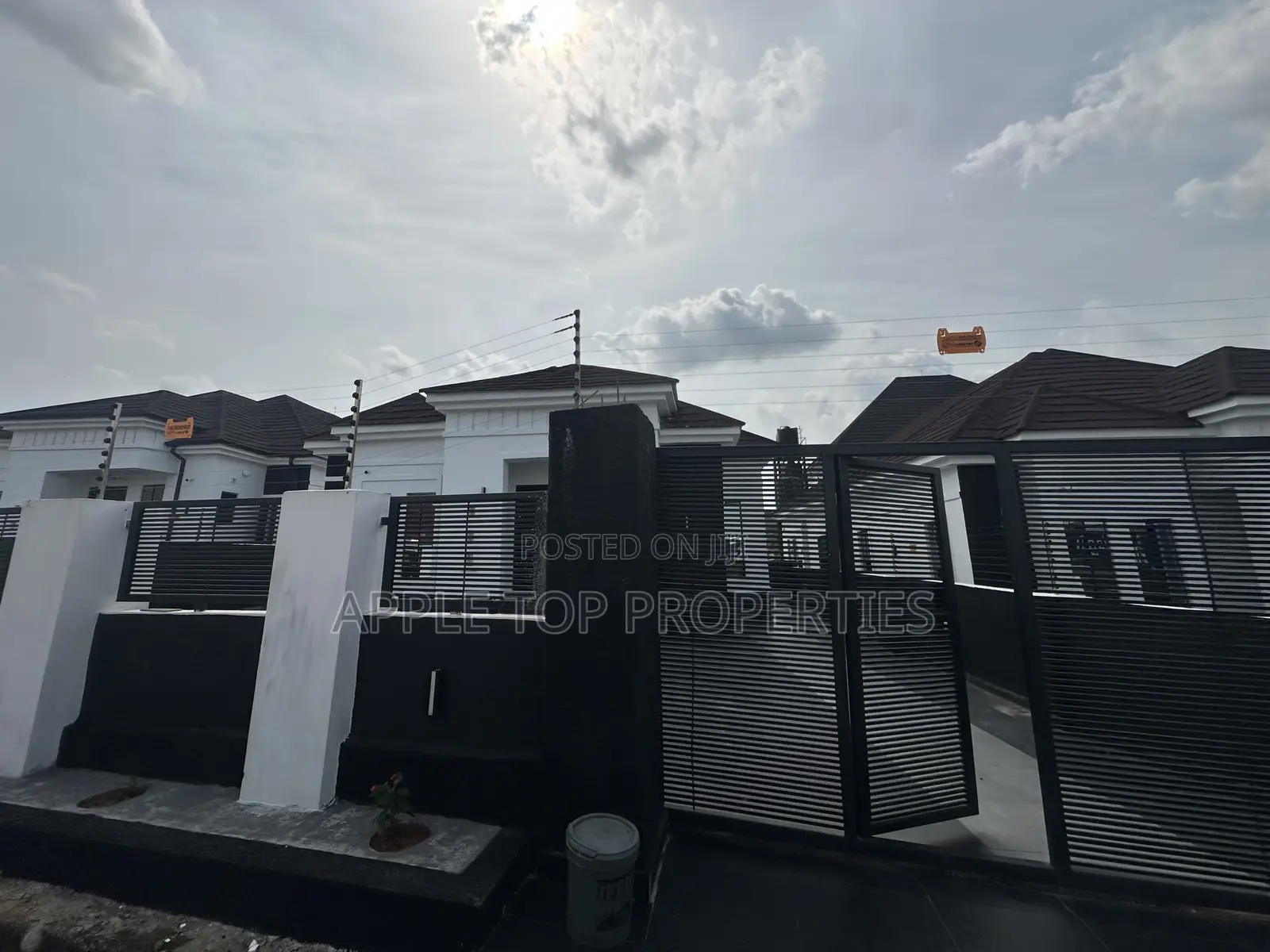 4bdrm Bungalow in Heliu Estate, Enugu for sale