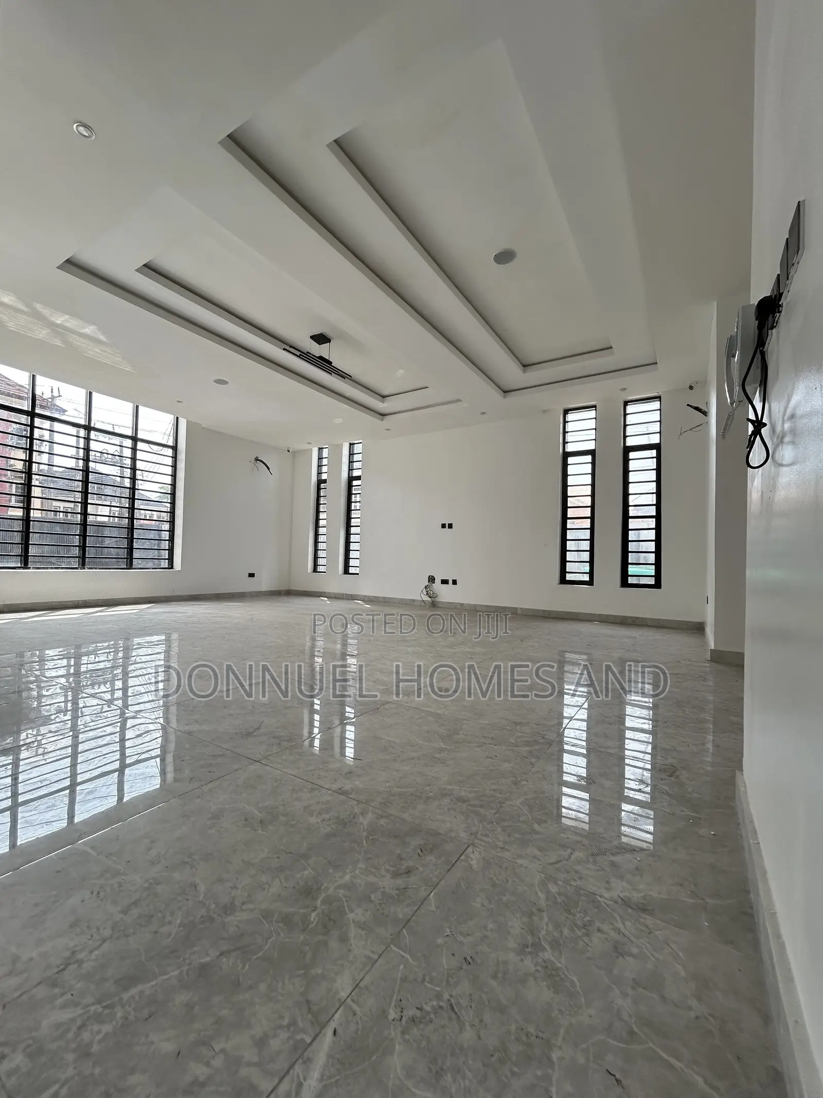 5bdrm Duplex in Osapa london for sale