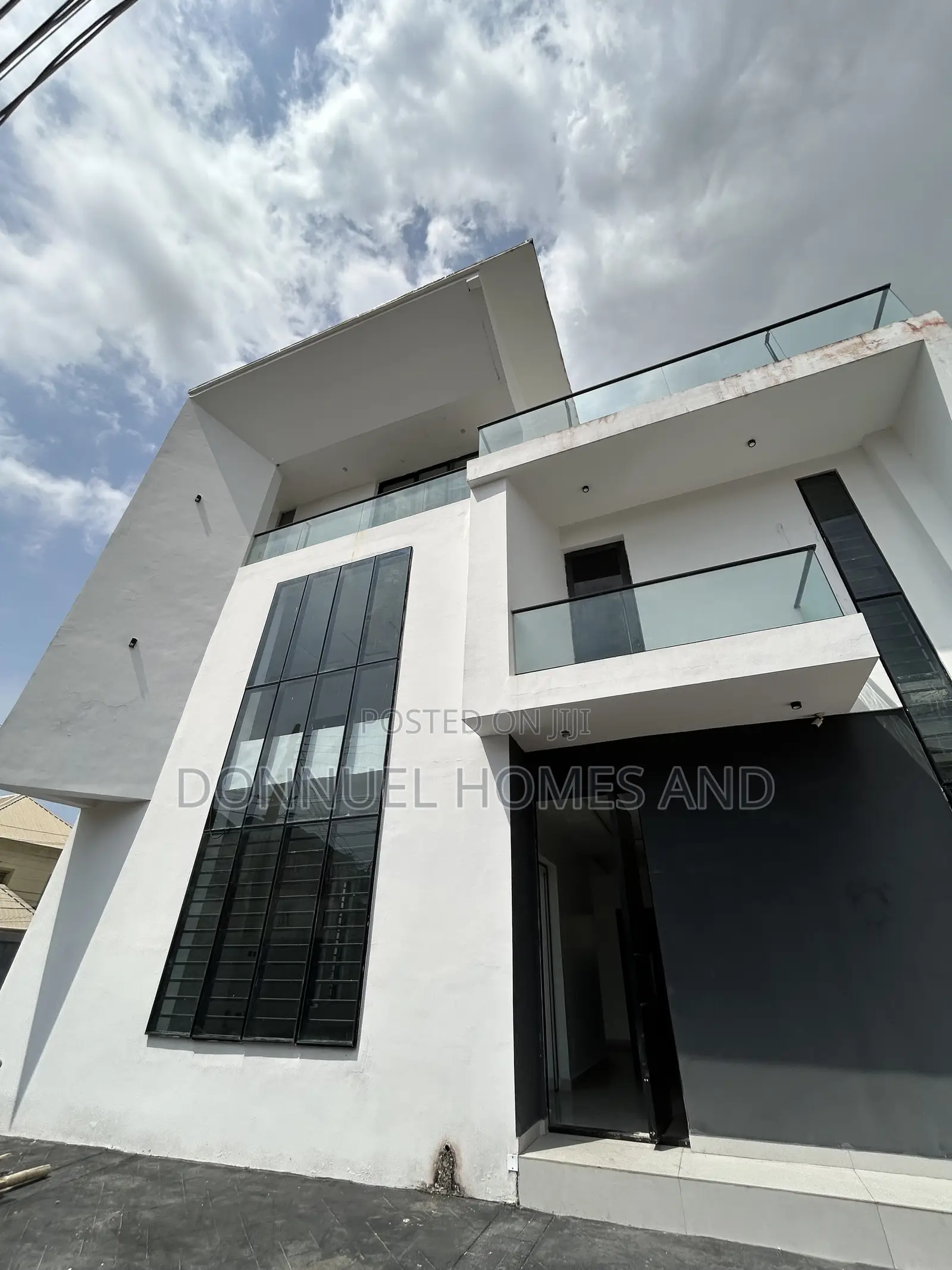 5bdrm Duplex in Osapa london for sale
