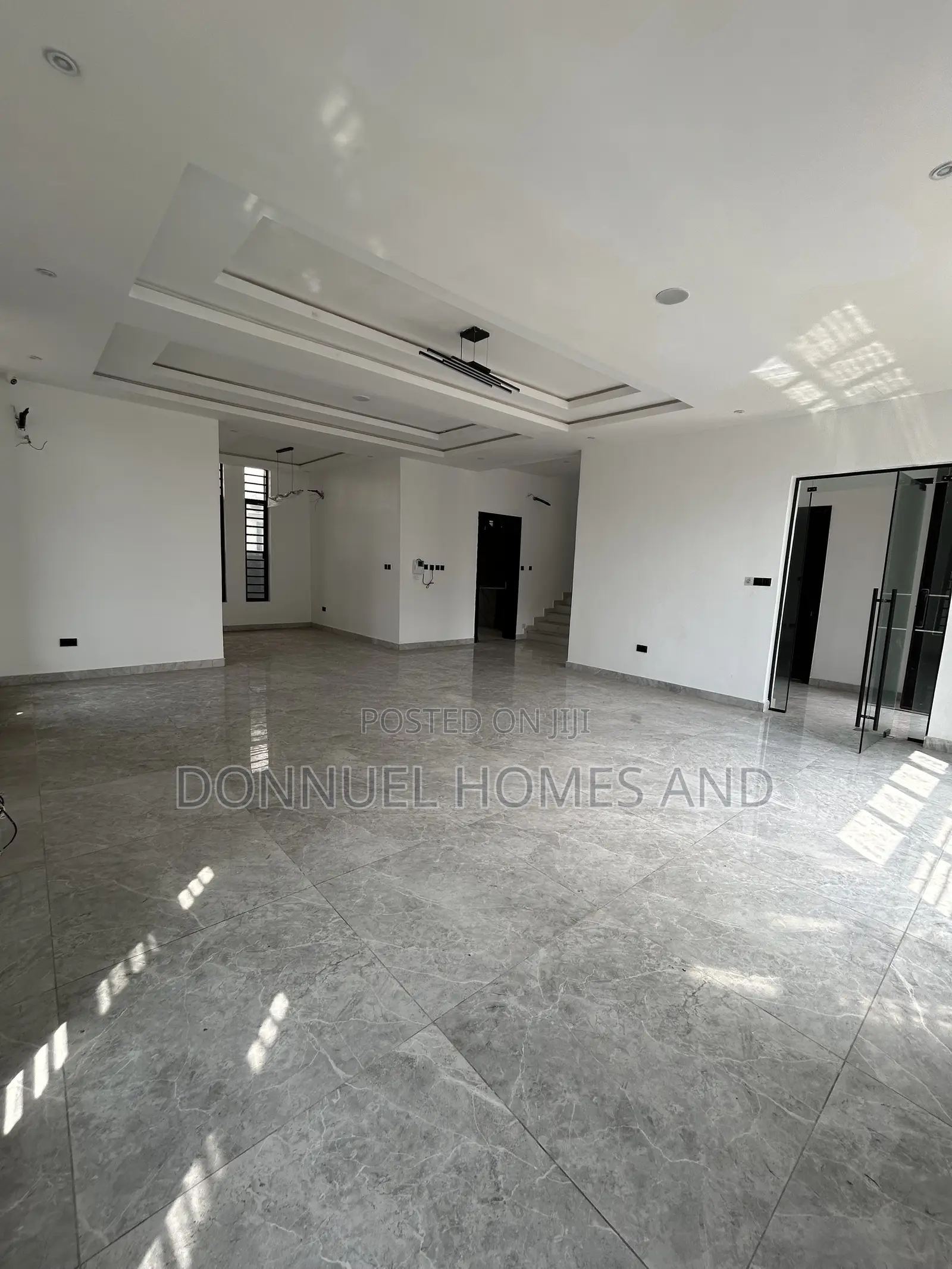 5bdrm Duplex in Osapa london for sale