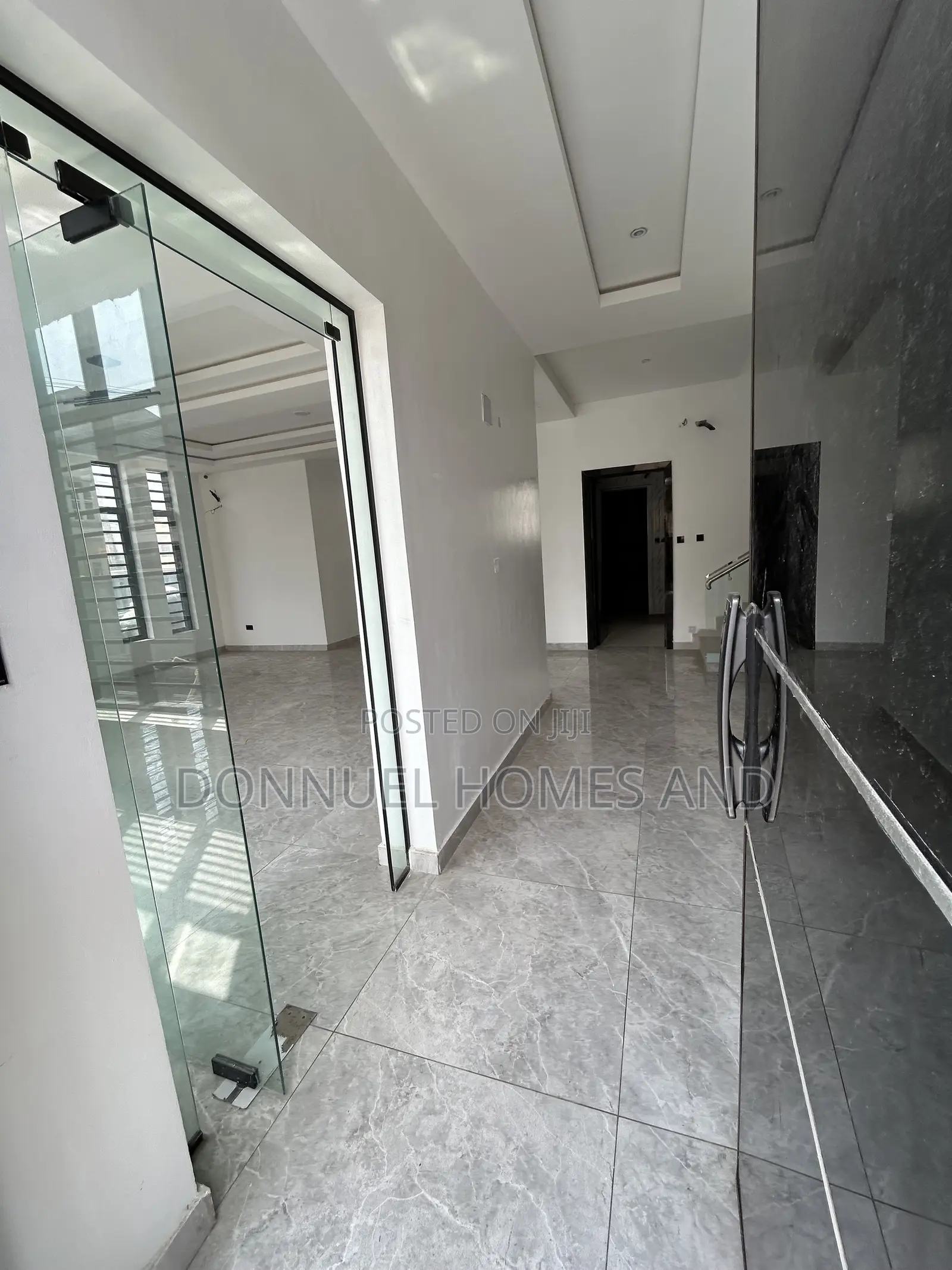5bdrm Duplex in Osapa london for sale