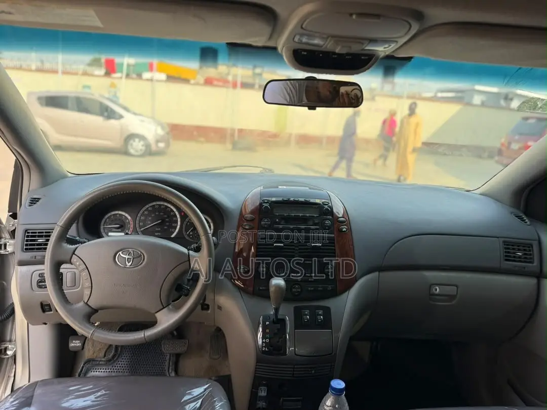 Toyota Sienna XLE Limited AWD 2006 Silver