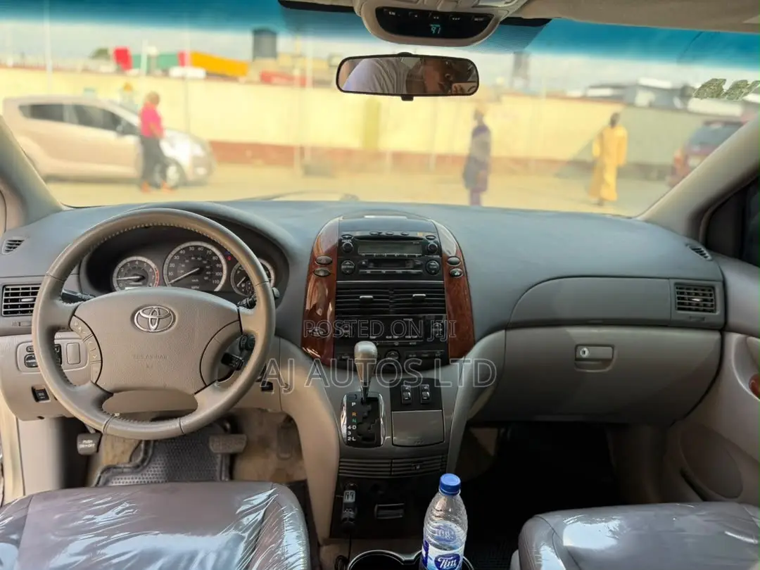 Toyota Sienna XLE Limited AWD 2006 Silver