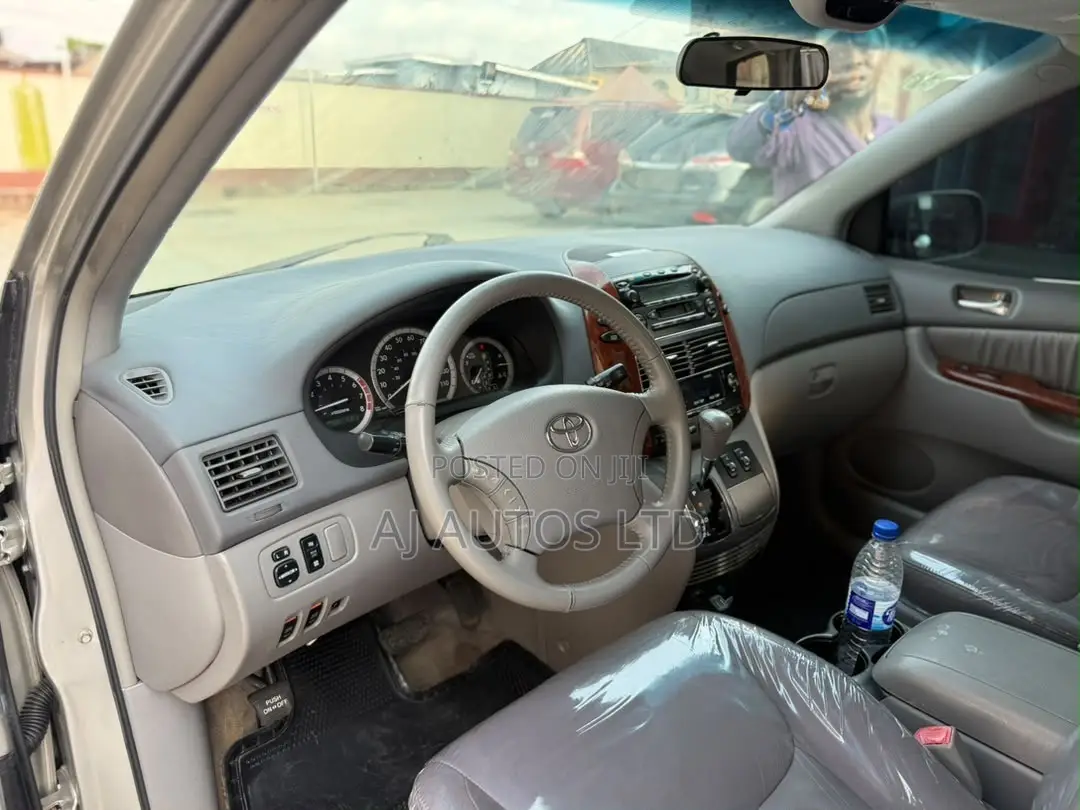 Toyota Sienna XLE Limited AWD 2006 Silver