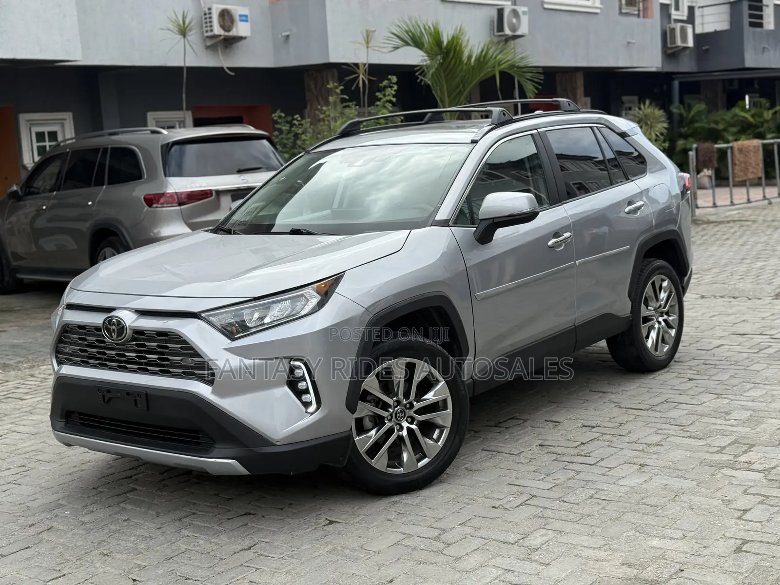 Toyota RAV4 Limited FWD 2019 Silver
